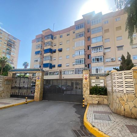 Moderno Y Completo Apartamento Frente Al Mar Малага Екстериор снимка