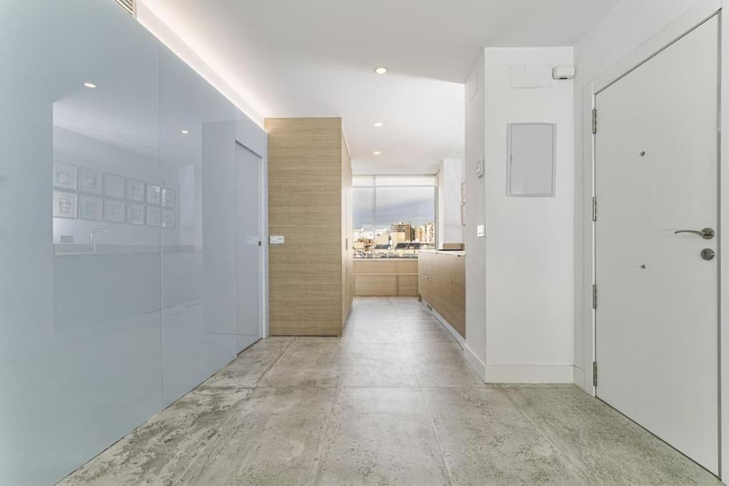 Moderno Y Completo Apartamento Frente Al Mar Малага Екстериор снимка