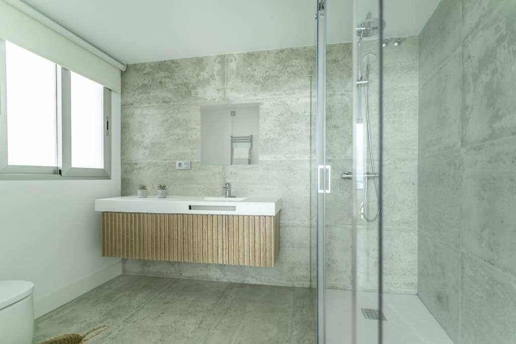 Moderno Y Completo Apartamento Frente Al Mar Малага Екстериор снимка