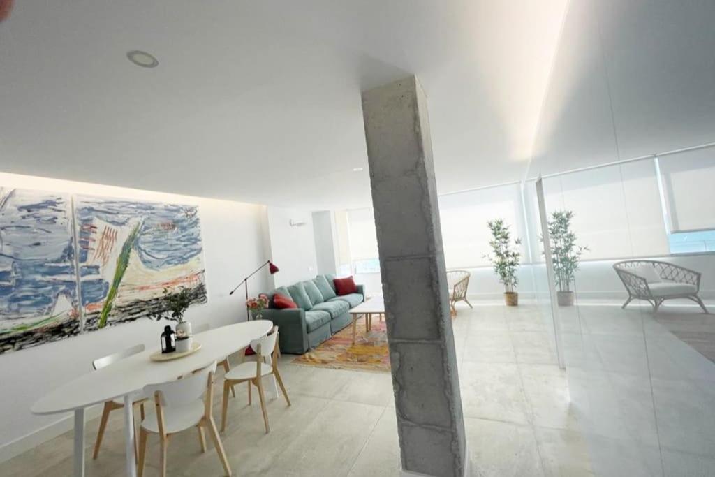 Moderno Y Completo Apartamento Frente Al Mar Малага Екстериор снимка